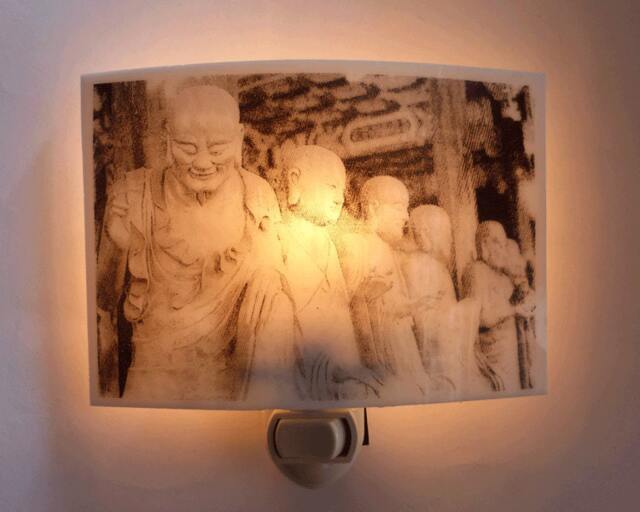 Buddha Statues At A Temple - Nightlight - image 1