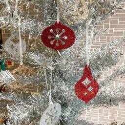Retro Bauble Decoration in Red Glitter By Dolly Cool - Mid Century Ornament Christmas Holidays Festive Atomic Starburst 50S - thumbnail 3