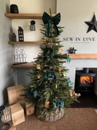 Luxury Handmade Green Velvet Christmas Tree Bow Collection - thumbnail 1