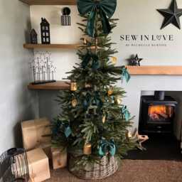 Luxury Handmade Green Velvet Christmas Tree Bow Collection - thumbnail 2