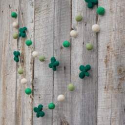 Shamrock Banner Lucky Clover Garland St. Patrick's Day Felt Banner Patty's Photo Prop Green Garlan Wall Decor Leaf Clover - thumbnail 2