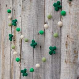 Shamrock Banner Lucky Clover Garland St. Patrick's Day Felt Banner Patty's Photo Prop Green Garlan Wall Decor Leaf Clover - thumbnail 4