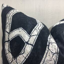 Ikat Velvet Pillow Cover, Handwoven Silk Blend - 20x20 - thumbnail 3