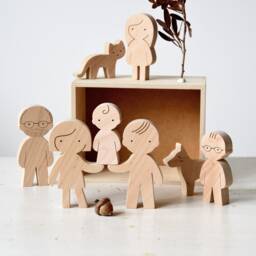 Wooden Family Figurines - Custom Portrait With Pets Personalized Anniversary Gift For Mom, Dad, Grandparents, Or Friends - thumbnail 2