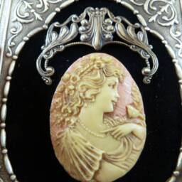 Framed Cameos Lacy Lady With Bird Pink + Ivory Victorian Scrolled Floral Design Brass Frame Wall Shelf Desk Hanging Art Cfl17-10 - thumbnail 2