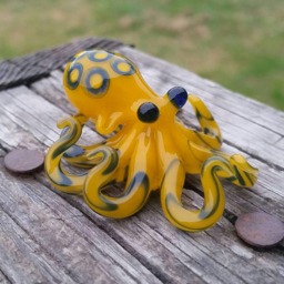 Blue Ringed Octopus Glass Pendant - thumbnail 2
