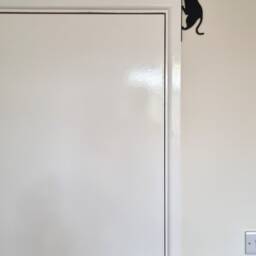 Cat Climbing Door Topper Decoration - Kitty Jumping Decor/Wall Art On Top Corner Of Frame Animal Kitten - thumbnail 2