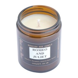 Romeo & Juliet Soy Candle Bookish Gift, Rose Scent - 180Ml - thumbnail 2