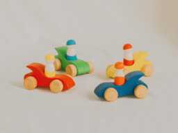 Handmade Colorful Wooden Cars With Peg Friends, Waldorf Car Toy Set, Open-Ended Play, Creative Gift For Kids, Montessori Birthday