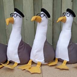 Eddie The Seagull Doorstop/Bookend -Diy Flat Packed-Funny Doorstop-Coastal Decor-House Warming-Beach Life-Unique Gift-Birds-Grey-White - thumbnail 2