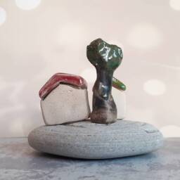 Small Ceramic Houses Sculpture Of Two Tint & A Tree On Beach Stone - thumbnail 4