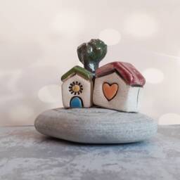 Small Ceramic Houses Sculpture Of Two Tint & A Tree On Beach Stone - thumbnail 3