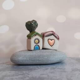 Small Ceramic Houses Sculpture Of Two Tint & A Tree On Beach Stone - thumbnail 2