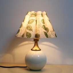 Duzy Handmade Scallop Shape Leaf Pattern Fabric & Ceramic Base Table Lamp-120#, 110-240V/50-60Hz - thumbnail 4