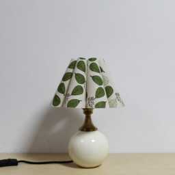 Duzy Handmade Scallop Shape Leaf Pattern Fabric & Ceramic Base Table Lamp-120#, 110-240V/50-60Hz - thumbnail 2
