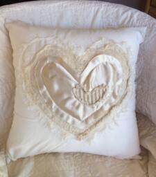 stwh7 Vintage Heart Pillow Cover - thumbnail 1