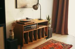 "Retro Record Player Stand " - thumbnail 1