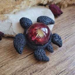 Decorative Resin Turtle With Inclusion Of Dried Immortelle Flower - Miska Model - thumbnail 2