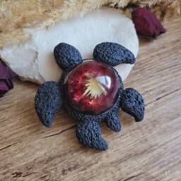 Decorative Resin Turtle With Inclusion Of Dried Immortelle Flower - Miska Model - thumbnail 1