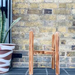 Plant Pot Stand in A Dark Oak Wish-Key Barrel Color Effect - thumbnail 3