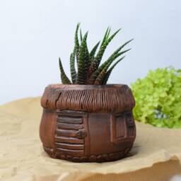 Hand-Sculpted Brown Clay House Planter - Mini Pot For Succulents, Small Plants, & Tillandsias - thumbnail 4