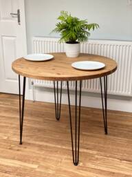Trang // Round Scandinavian Dining Table With Hairpin Legs