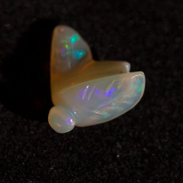 Bee Opal Carving - 1.97 Cts - image 1