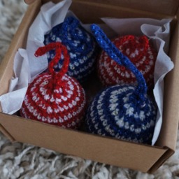 Christmas Decorationchristmas Tree Decorationcrocheted Bubble Gifthandmade Baublegift With Loveset Of Decorations - thumbnail 4