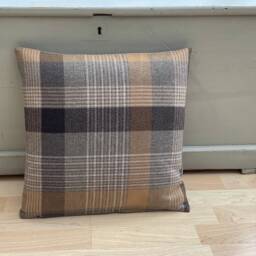 Handmade Katrine Ochre Beige Tartan Tweed Plaid Wool Effect Fabric & Floral Pair 16 - thumbnail 3