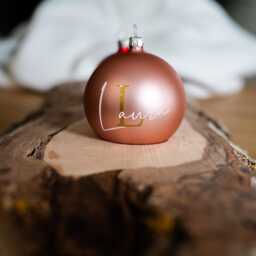 The Special Gift Stylishly Personalized Christmas Bauble - 8 cm Mouth-Blown, in Real Glass With Initial Letter - thumbnail 4