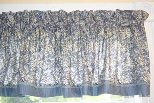 "Rjr Garden Sketch Book Floral Window Valance 17"" X 44" - image 1