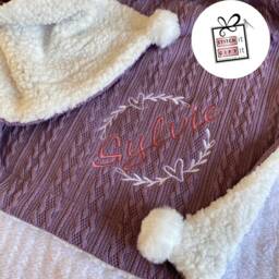 Personalised Baby Cable Knit Blanket Wrap Wreath Custom Name Embroidered Bow Or Pom Pom/Sherpa Reverse Nursery Hospital Bag Photo Shoot Gift - thumbnail 3