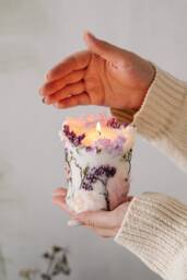 Botanical Dried Flower Candle, Pressed Flowers Birthday Gift For Her, Favors Candles, Housewarming Gift, Best Friend Candle - thumbnail 1