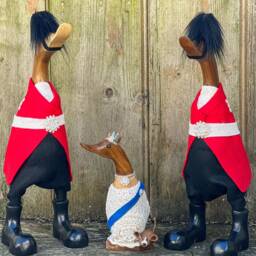 Queen Elizabeth With Corgi. A Little Wooden Ducklet Dressed Like Hrh A Mini Corgi By Her Feet. Token Memorabilia - thumbnail 3