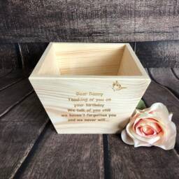 Personalised Plant Pot/Flower in Memory Remembrance Wooden Planter - thumbnail 3