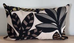 Designers Guild Tanjore Natural & Omega Velvet Cushion Cover 35x55 cm - thumbnail 1