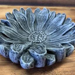 Stone Garden Daisy Flower Bird Bath Top Only Statue Ornament - thumbnail 3