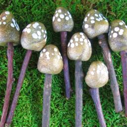 Set Of 3 Miniature Shimmery Gold Mushrooms With White Spots - thumbnail 2