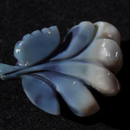 Australian Rose Opal Carving Semi-Blackopal - Some Green Fire On Stem - 40.25 Cts - thumbnail 2