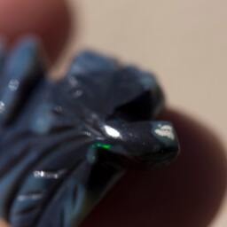 Australian Rose Opal Carving Semi-Blackopal - Some Green Fire On Stem - 40.25 Cts - thumbnail 3