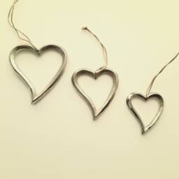Curved Metal Chunky Chrome Hanging Heart Decoration - The Home & Hearts Shop Rustic Wall Decor Shabby Wedding Gift Christmas - thumbnail 3