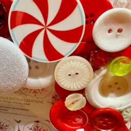 Christmas Bear Button Frame in Red & White ~ Holiday Winter For 4x6 Photo - thumbnail 4