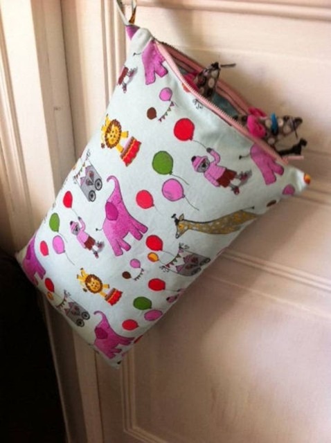 Children's Cushion With Storage For Cuddly Toys Large Pocket + Handle/Registered Design - image 1