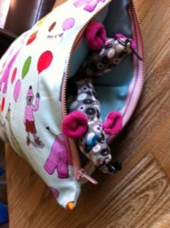 Children's Cushion With Storage For Cuddly Toys Large Pocket + Handle/Registered Design - thumbnail 2
