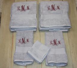 Deluxe Bath Towel Sets Embroidered Hand Towel Made To Order Wedding Gift Personalized Bath Towels Free Presonalization Monogram - thumbnail 1