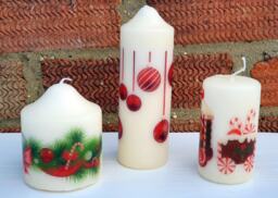 Set Of 3 Christmas Candles, Gingerbread Train, Baubles & Wreath Ring With Bow - thumbnail 1