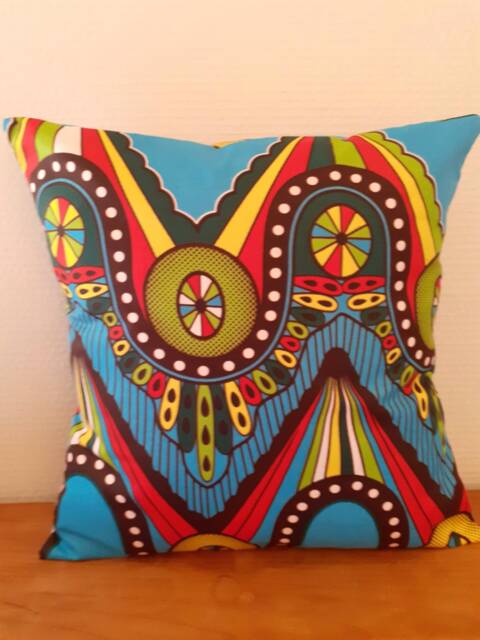 Cushion Cover 35x35 Centimeters Per Side Or 14x14 Inches in African Style Wax Batik Pagne Boubou - image 1