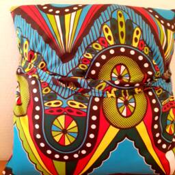 Cushion Cover 35x35 Centimeters Per Side Or 14x14 Inches in African Style Wax Batik Pagne Boubou - thumbnail 2
