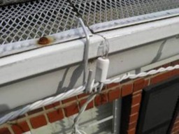 50 Ct White Christmas Hook-Christmas Light Hanger For Gutters With Mesh Leaf Gutter Guard - thumbnail 2