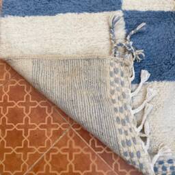 Checkered Moroccan Wool Rug White & Blue Tribal Design - 5.2 X 7.10 Ft - thumbnail 4